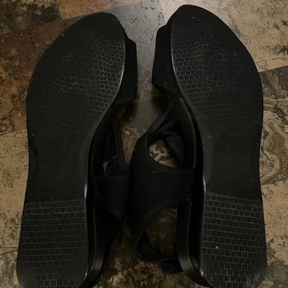 Stuart Weitzman sandal low skip on wedge Black Womans Sz 7 - Picture 3 of 7